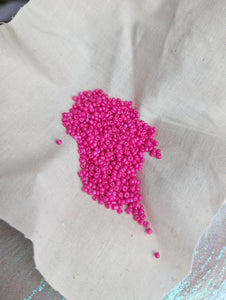 0.7mm Raspberry Ripple Seed Beads